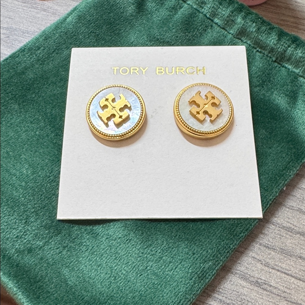 Tory Burch Roxanne Button Stud Earrings in Mother of Pearl
